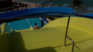 Бассейн с водными горками в отеле BM Beach Resort (ОАЭ,Рас-эль-хайм)