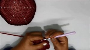 ОРИГИНАЛЬНЫЙ КОВРИК из пряжи СЕКЦИОННОГО крашения. ШЕСТИУГОЛЬНЫЕ МОТИВЫ разного ДИАМЕТРА.