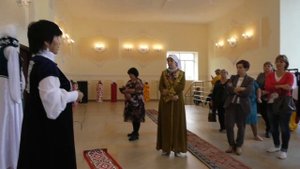 Выставка "Праздничный казахский национальный костюм"