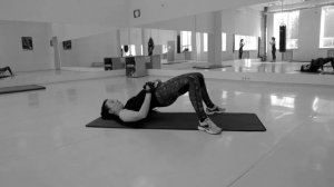 Подъем таза лежа на спине