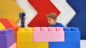 Мультик Трансформеры: Бамблби и Оптимус в Парке аттракционов!