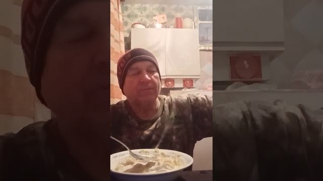 Ем на ужин пельмени "Добрые"из магазина Ермолино