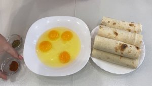 Вкуснейший завтрак за 10 минут.Сосиска с сыром в лаваше)