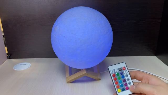 LED ночник Луна 20 см на деревянной подставке смотреть онлайн