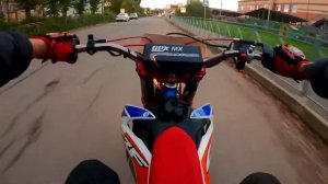 Катаю на MOTOLAND CRF 250 по городу.