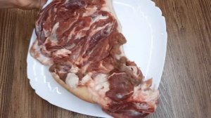 КОЛБАСУ НЕ ПОКУПАЮ. ДЛЯ БУТЕРБРОДОВ ГОТОВЛЮ ОЧЕНЬ ВКУСНЫЙ РУЛЕТ ИЗ СВИНОЙ РУЛЬКИ.
