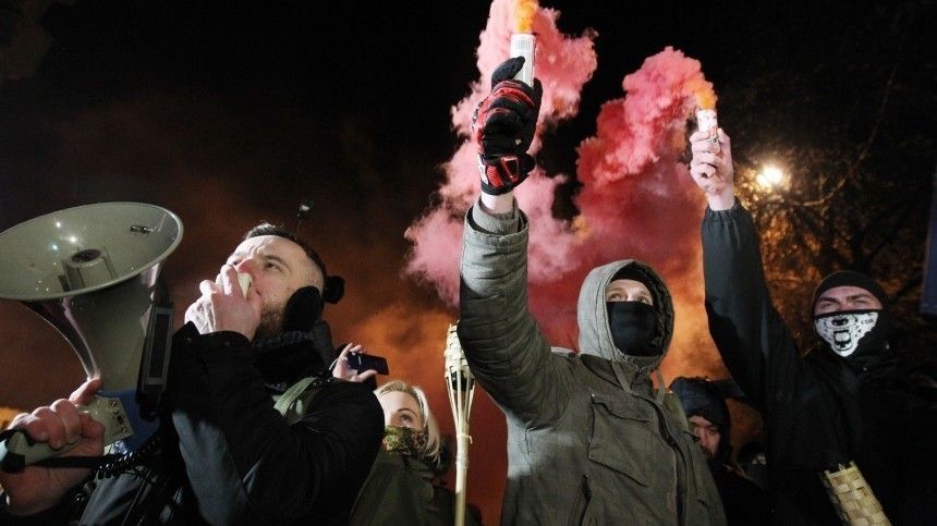 Планировали проливать кровь: как девять лет назад «Майдан» развалил Украину