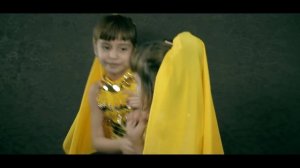 Смотри! Близняшки Танцуют Индийский Танец