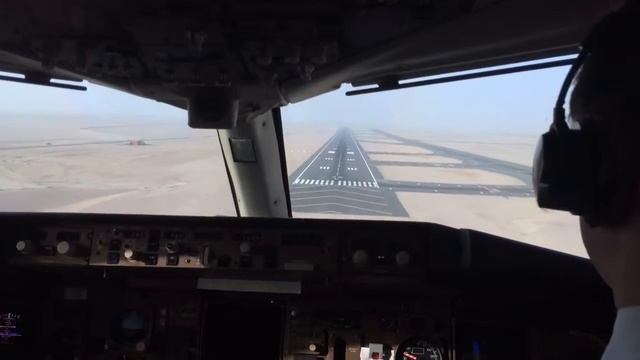 Hurghada Airport HRG HEGN RWY 34L Landing B753 смотреть онлайн