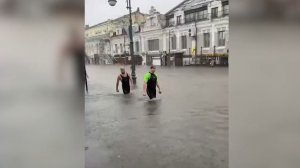 На работу по воде: Владивосток вновь затопило после ливней