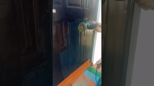 Как очистить старую плёнку с дверей.Подробности в описании. смотреть онлайн