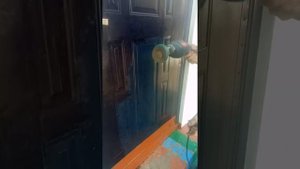 Как очистить старую плёнку с дверей.Подробности в описании.
