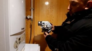 ремонт газового двухконтурного котла Vaillant.