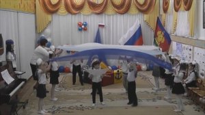 Танец на 23 февраля с бумажными корабликами