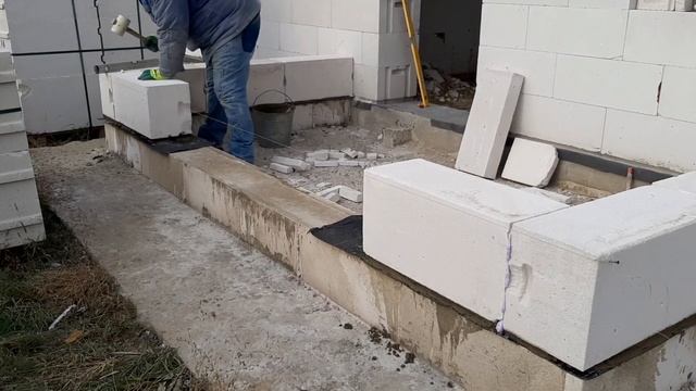 18 октября. Входная группа. Стены первый ряд. Дом из газоблока. Рудный. смотреть онлайн