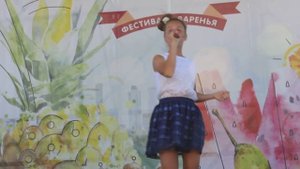 Песня "Я живу в России" на празднике "Московское лето"