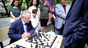 Владимир Мединский не решился сыграть партию в шахматы со своим отцом