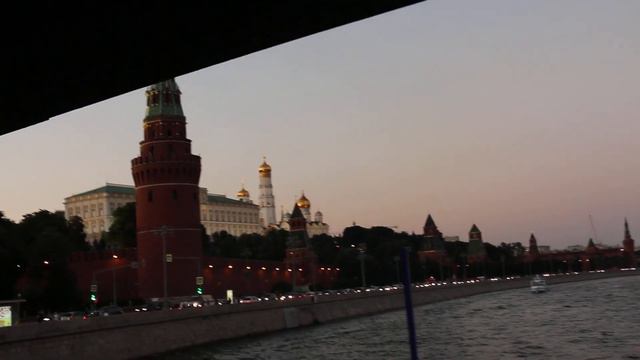"Синева" над Кремлем.