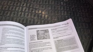 Замена масла на мотоцикле Bajaj Pulsar 180 - Oil change on a Bajaj Pulsar 180 motorcycle.