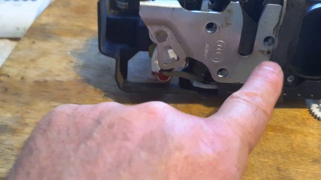 Блокировка замка двери, причина поломки. Sang Yong Aktion. смотреть онлайн