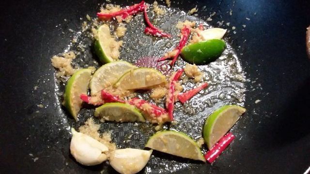 Курица в остро-сладком соусе