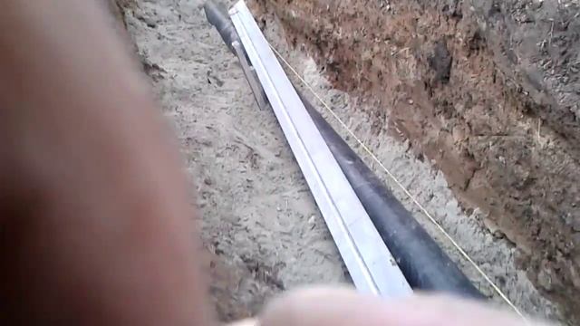 КАНАЛИЗАЦИЯ,СЕПТИК СВОИМИ РУКАМИ С ИСПОЛЬЗОВАНИЕМ ПНД ТРУБЫ И ПОКРЫШЕК. смотреть онлайн