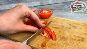 Омлет на сковороде - простой и любимый рецепт. Пробуйте такой вариант с другими добавками по вкусу!