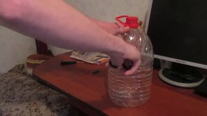 Самодельный горшок для растений из пяти литровой канистры