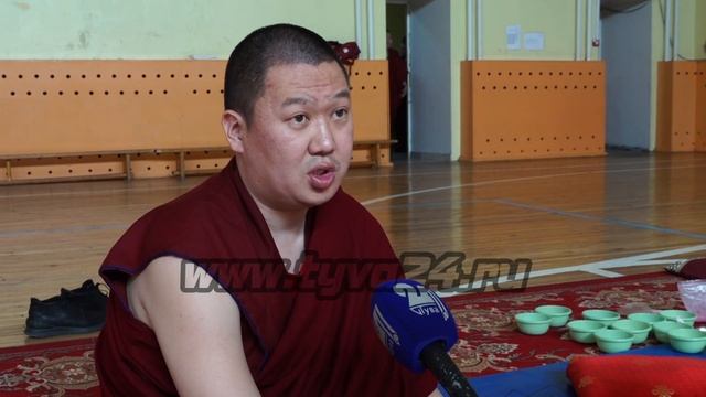 В Туве буддийские монахи сделали первые штрихи по созданию мандалы смотреть онлайн