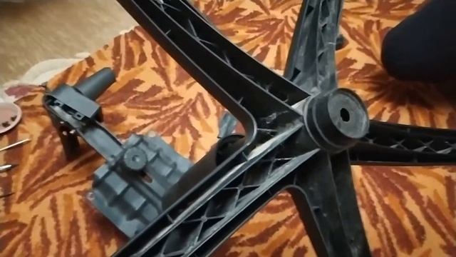 Ремонт офисного кресла, замена газлифта и держателя спинки