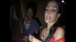 Модель Лали Чабоки и Африканские племена Масаи на краю земли . Model Lali Chaboki with Masai tribes