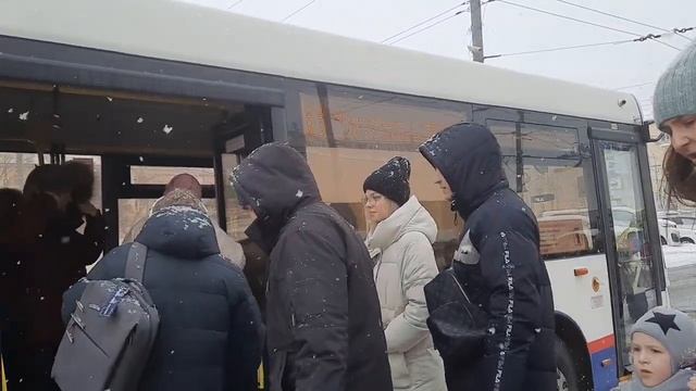 Автобус ЛиАЗ-4292.60(1-2-0) следует по маршруту 11 "Ярославль - Галвный - 15 микрорайон" смотреть онлайн