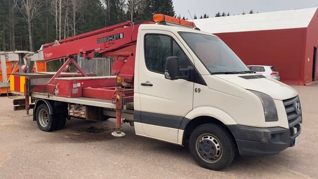 Köp Pickup Volkswagen Crafter 35 2.5 TDI (163hk) med skylift Denka TB165 på Klaravik смотреть онлайн