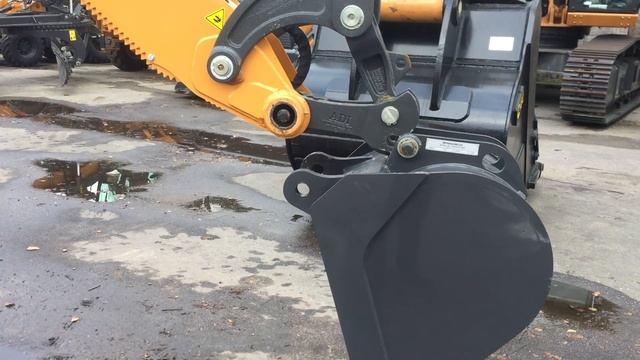 Как работает гидравлический быстросъём на CASE 695 ST смотреть онлайн