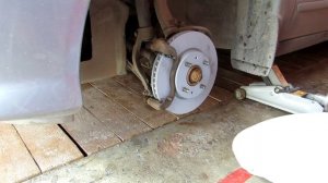 Как поменять передние тормозные диски Mitsubishi Galant 8