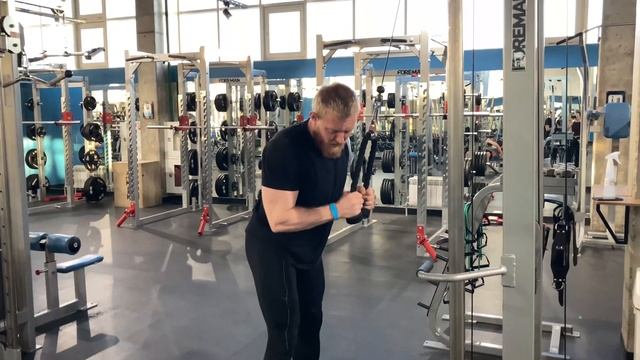 Разгибание в кроссовере на трицепс смотреть онлайн