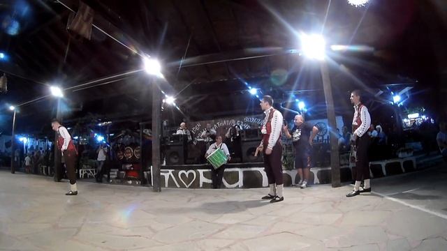 Болгария Встреча хлебом, солью и ракией в деревне Бата смотреть онлайн