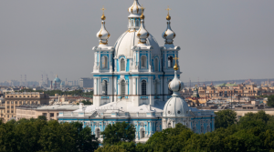 Уникальный иконостас XIX века воссоздают в Смольном соборе Петербурга