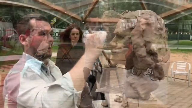 Скульптурный портрет девушки за час создаёт скульптор Сергей Душка. Реальное скульптурирование лица