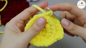 Цветочная плюшевая подставка под кружку крючком