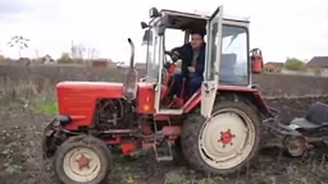 Один день в шкуре тракториста. Пахать надо. Трактор Т-25 Владимирец. смотреть онлайн