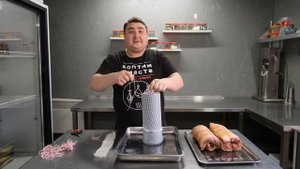 Копченый рулет из свиной грудинки с чесноком. ENG SUB