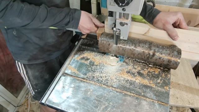 распил кругляка на ленточной пиле