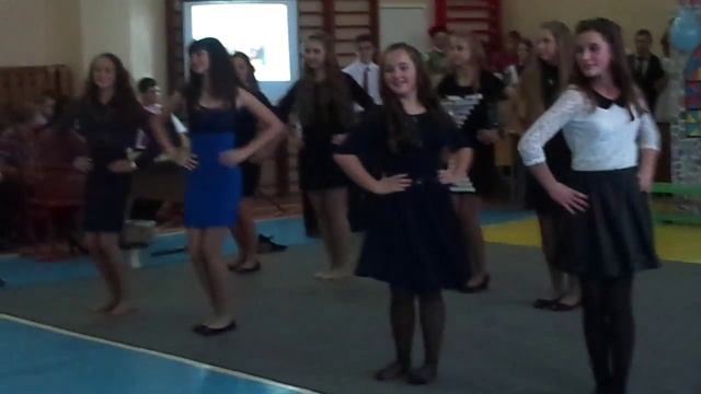 танец девочек 8б класса на посвящение 9 класс смотреть онлайн