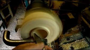 Квадратная снаружи, круглая внутри.