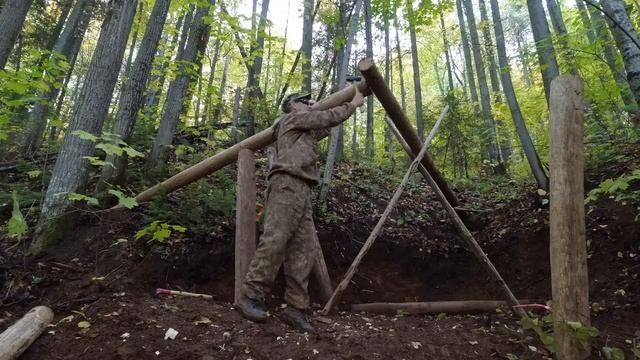 Строительство землянки у реки Кама | Переделал каркас, и наконец-то его закончил | 2 часть смотреть онлайн