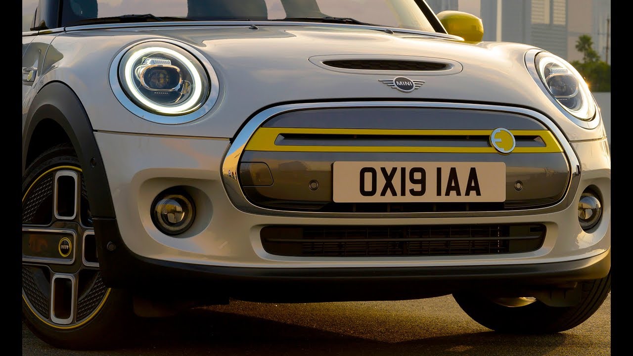 Mini Cooper SE 2020 - полностью электрический хэтчбек.