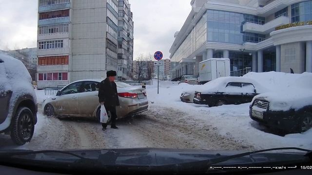 Задел на Kia Rio деда у библиотеки им М.Ю. Лермонтова смотреть онлайн
