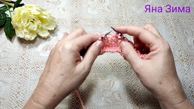 Лёгкий ажурный кардиган простым узором спицами.