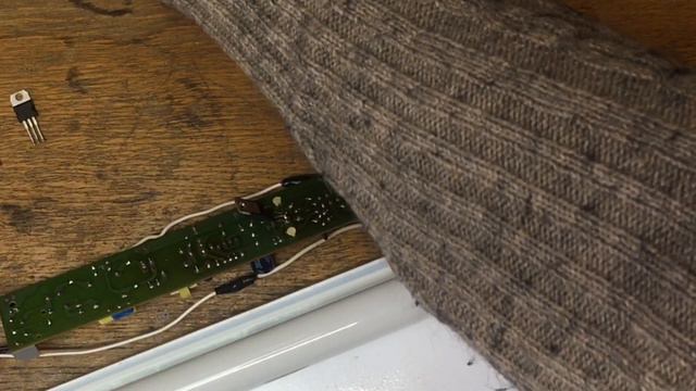 С поддельными транзисторами, вроде бы работает, но... Проверяйте перед впаиванием. смотреть онлайн